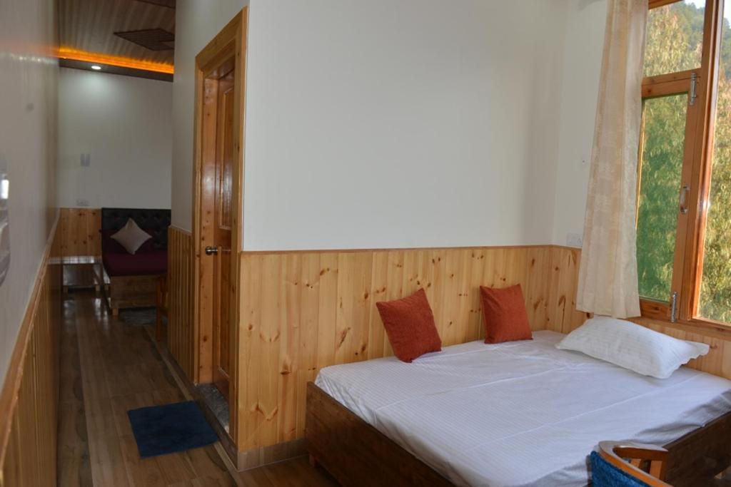 Tulip Flowing River View Hotel. Shamshi Exteriör bild