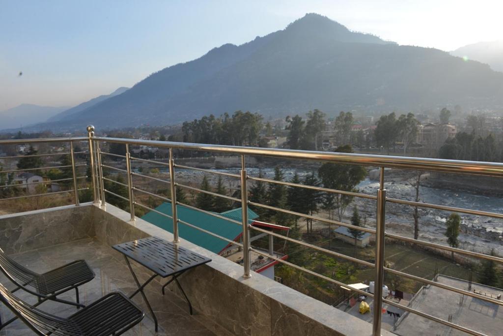 Tulip Flowing River View Hotel. Shamshi Exteriör bild